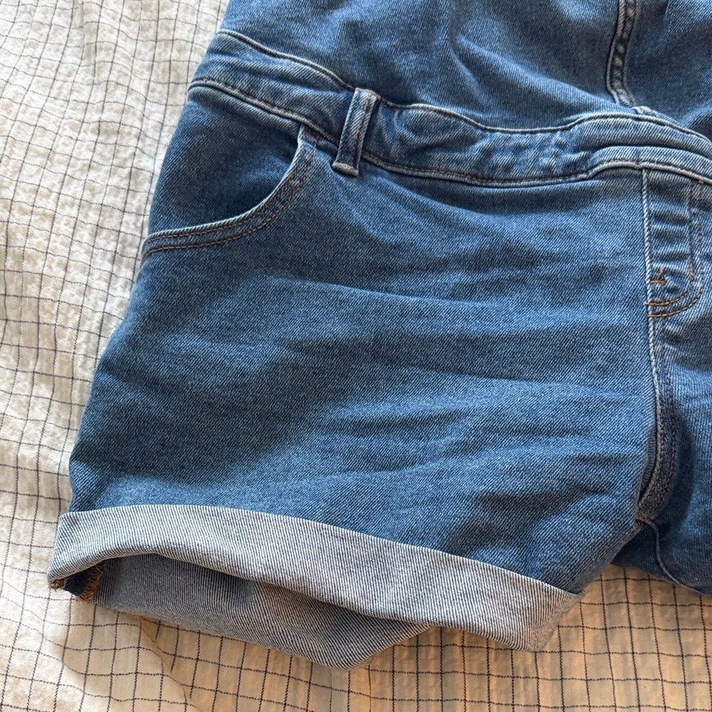 Light Blue Denim Short Maternity Overalls with Front Bib Pocket- Isabel - Picture 8 of 15
